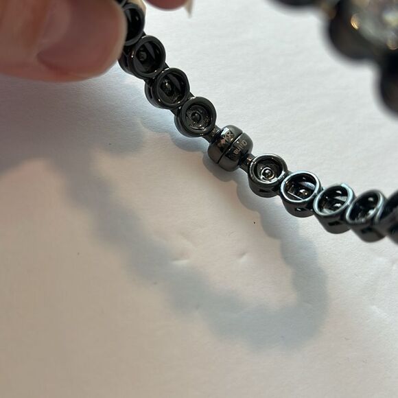 NWOT Silpada Black K&R Swarovski Crystal Glamour
Bangle Bracelet KRB0098 - Picture 4 of 7